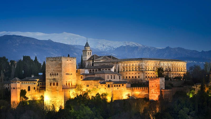Apa saja tempat wisata paling hits yang wajib dikunjungi di Andalusia? Mulai dari Seville hingga Alhambra, simak rekomendasinya di sini, ya!