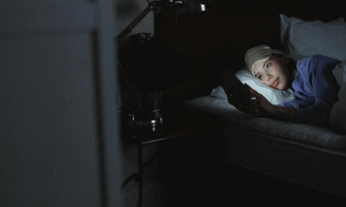 Hati-Hati! Ini Pengaruh Terpapar Sinar Biru pada Kesehatan