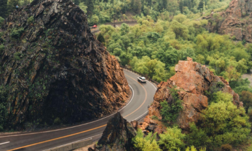 Harus Lewat Pegunungan, Terapkan Tips Berkendara Aman Berikut