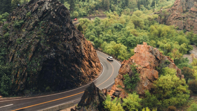Harus Lewat Pegunungan, Terapkan Tips Berkendara Aman Berikut