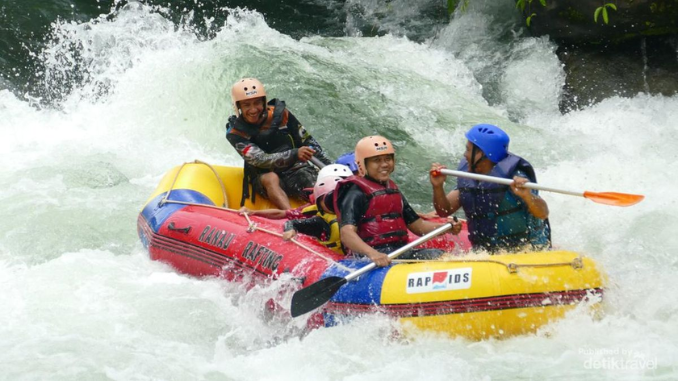 Inspirasi liburan keluarga dengan 7 aktivitas seru seperti camping, rafting, hingga memasak bersama untuk anak dan orang tua agar kebersamaan lebih bermakna.
